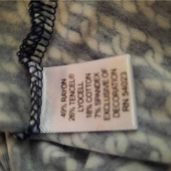 Banana Republic Scoopneck T Shirt Tencel Navy Short Sleeved - Picture 7 of 7